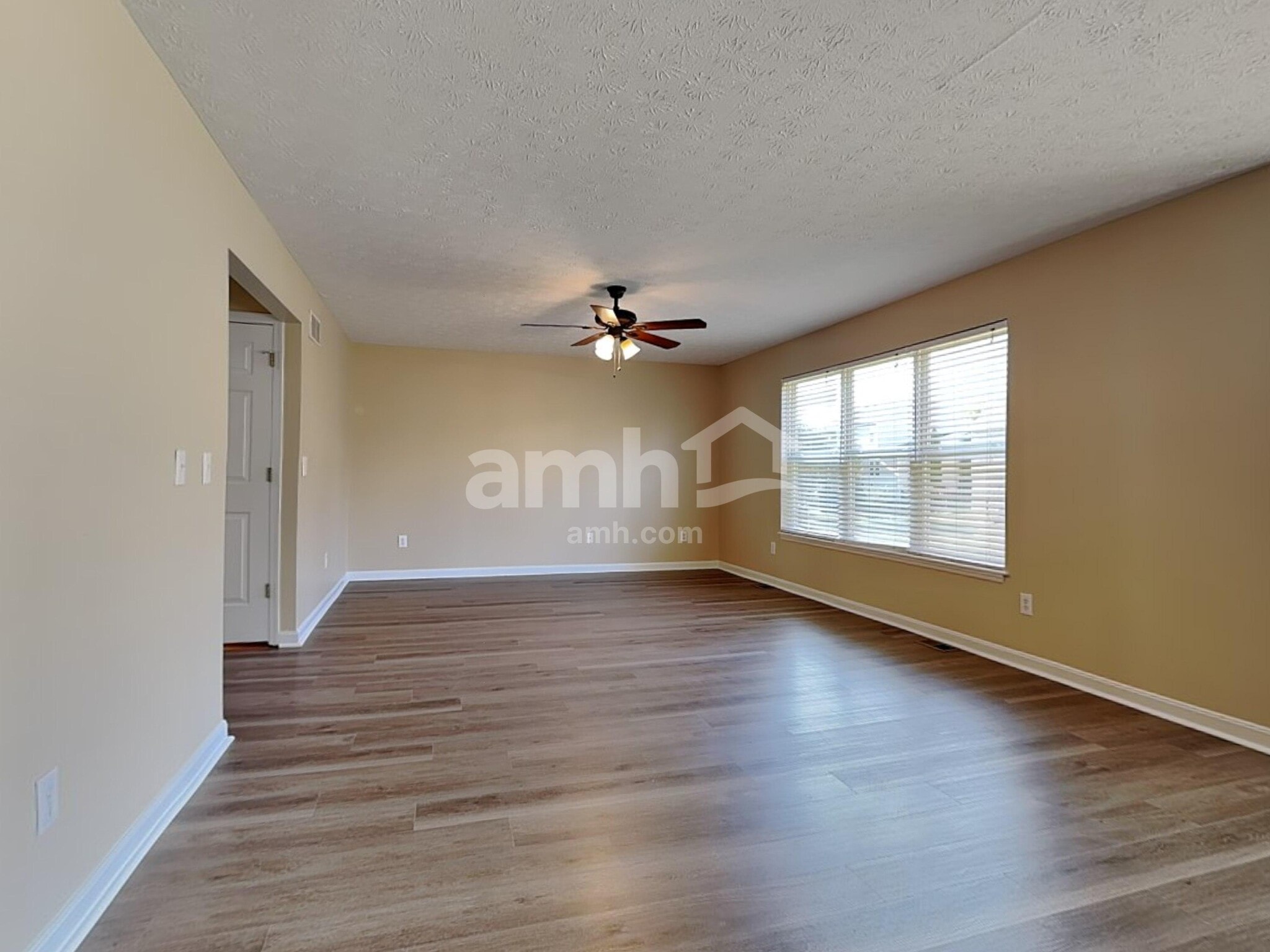 Building Photo - 10742 Stone Ridge Way