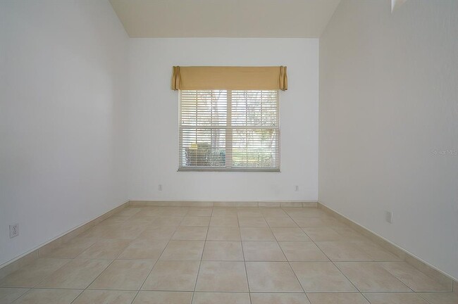 Building Photo - 5 Strawood Point