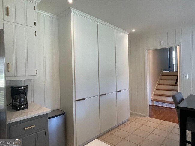 Building Photo - 370 Herrington Dr NE