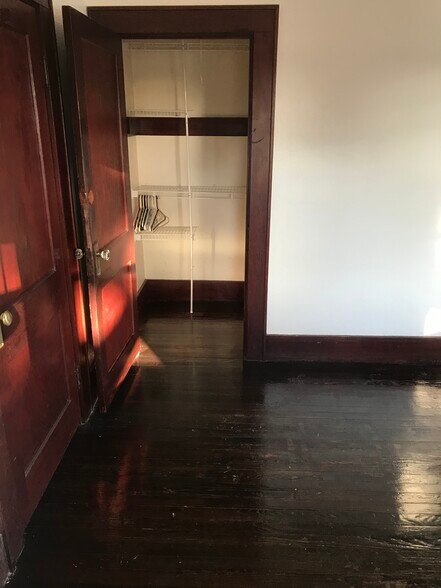 Building Photo - 994 Druid Rd E