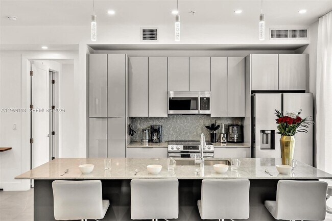 Building Photo - 2100 Miami Rd