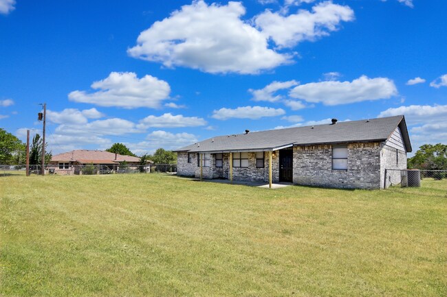 Building Photo - 402 William Tell Dr