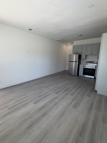 Building Photo - 2427 W Southcross Blvd