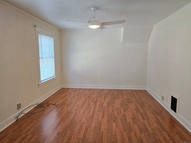 Building Photo - 21 Oakwood St