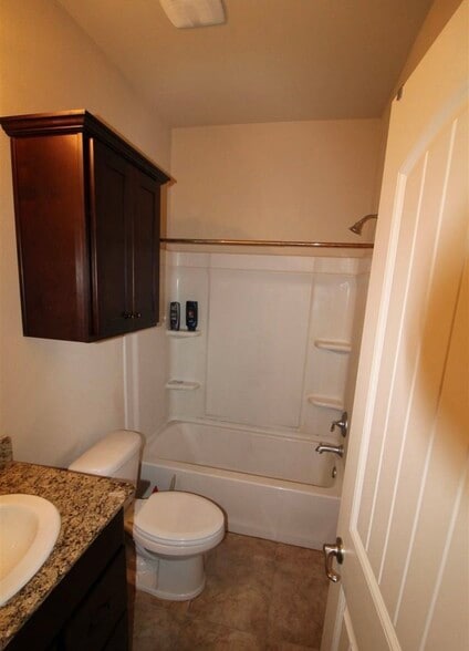 Building Photo - 6448 Oaks Edge Dr