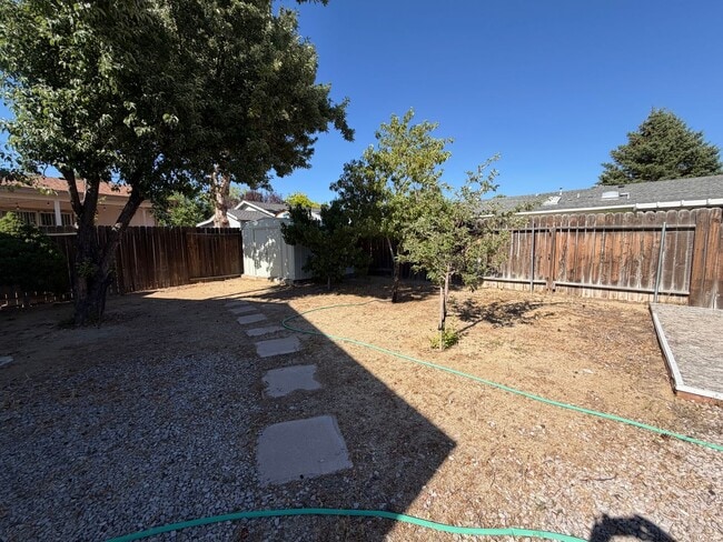 Building Photo - Centrally located home, clean and ready for occupany