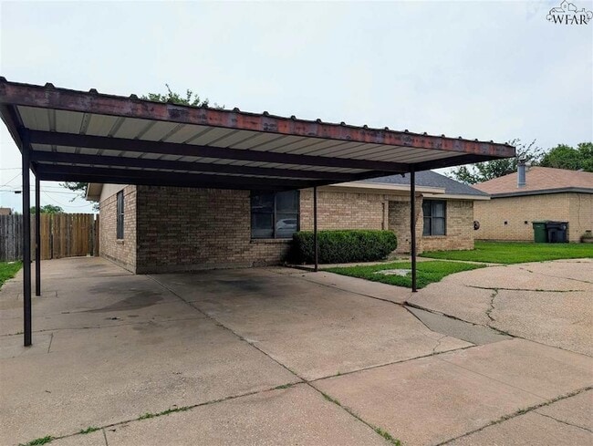Building Photo - 2805 S Bandera Dr