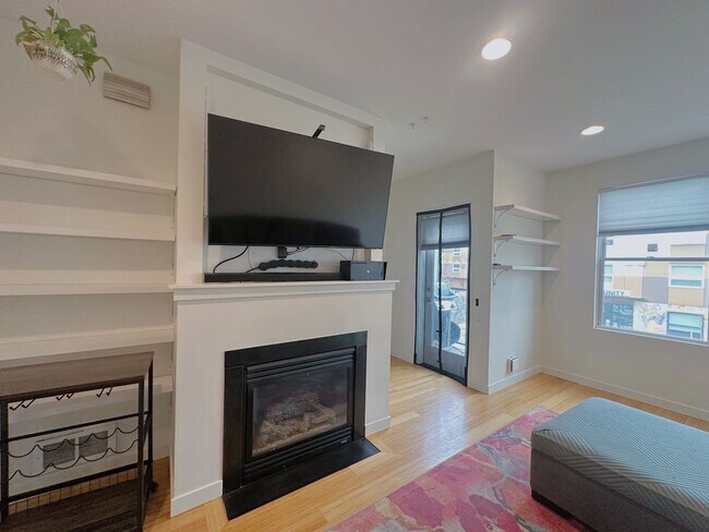Building Photo - 3817 S Angeline St