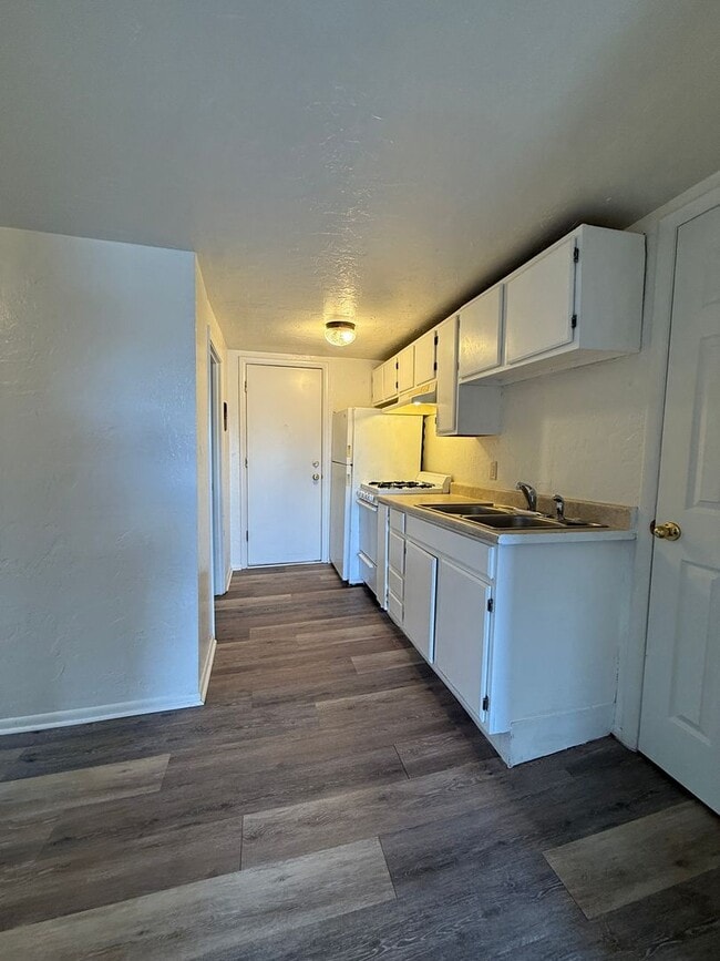 Building Photo - Move in Special Rent $1,375 per month thro...