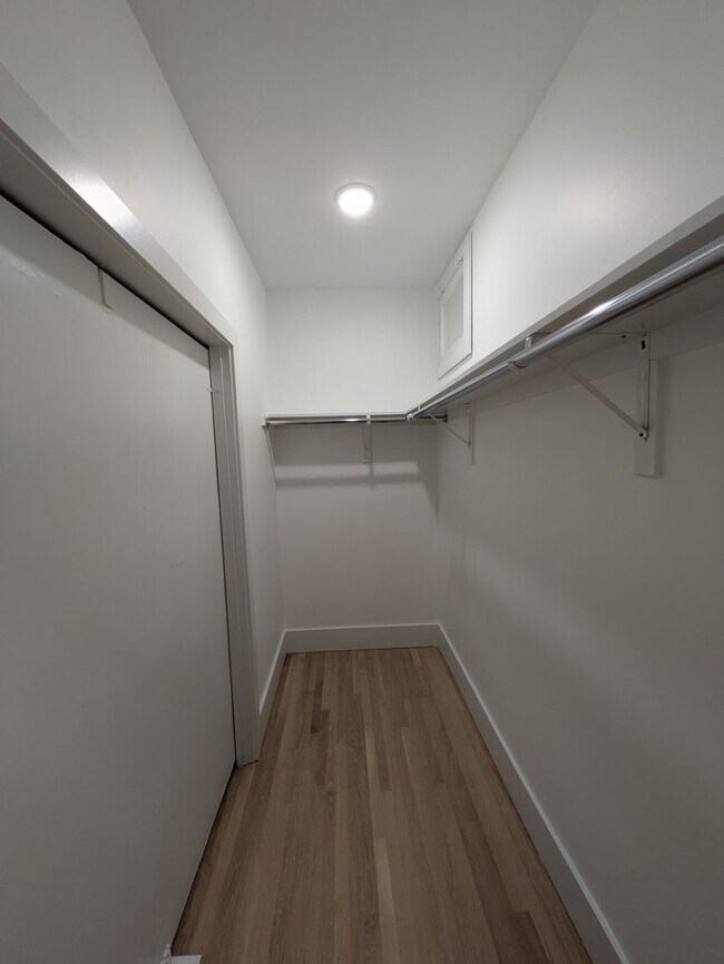 Building Photo - 1119Dol