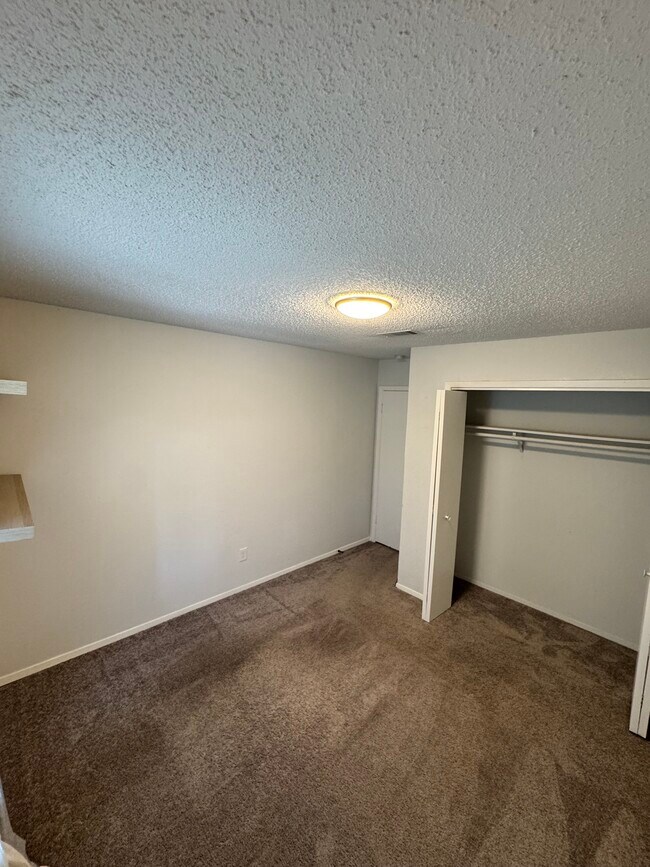 Building Photo - 740 Admiralty Way