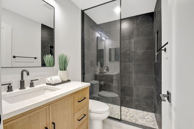 Building Photo - 2894 Florida Blvd