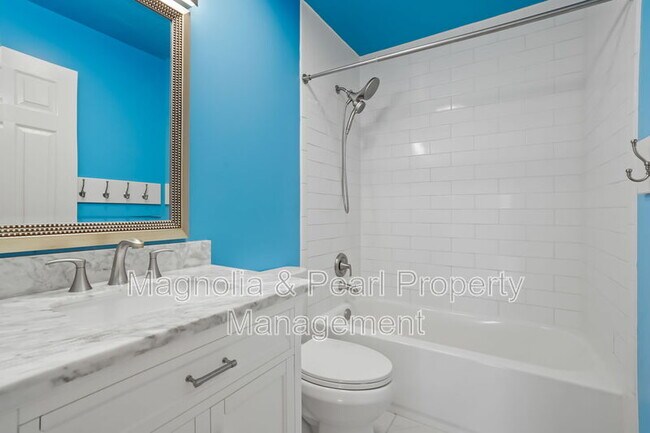 Building Photo - 979 Peregrine Dr