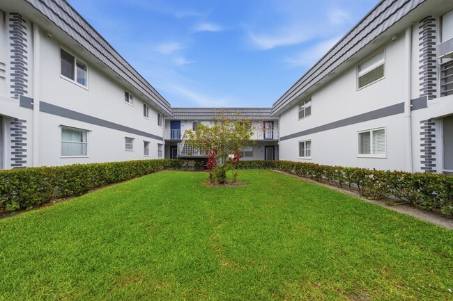 Building Photo - 376 Saxony Trail