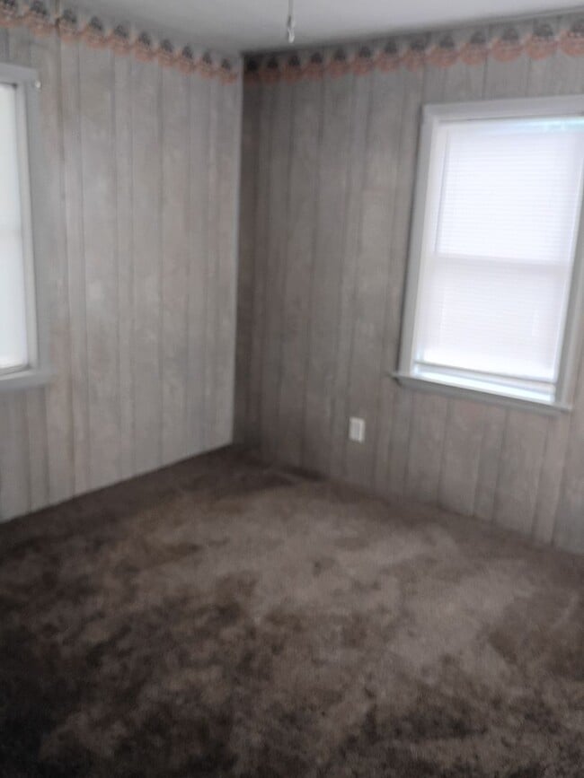 Building Photo - 2 Bed, 1 Bath Home