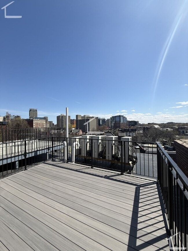 Building Photo - PENTHOUSE 3 BED 2 BATH IN BAY VILLAGE