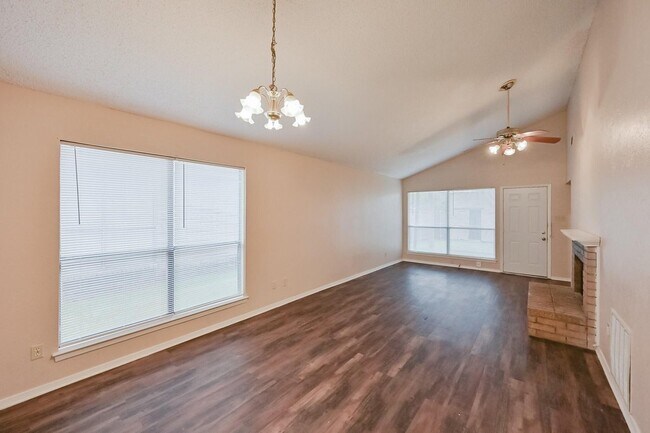 Building Photo - 2704 St George Pl