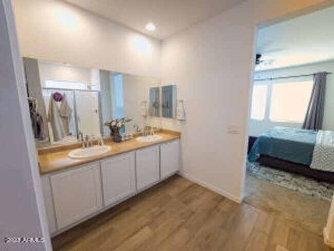 Building Photo - Apply Here www.realty480pm.appfolio.com/listings