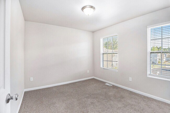 Building Photo - Outstanding 4 Bedroom Home with Great Schools!