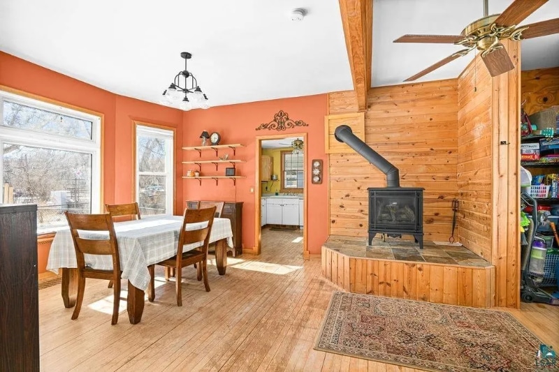 Building Photo - 711 E 8th St