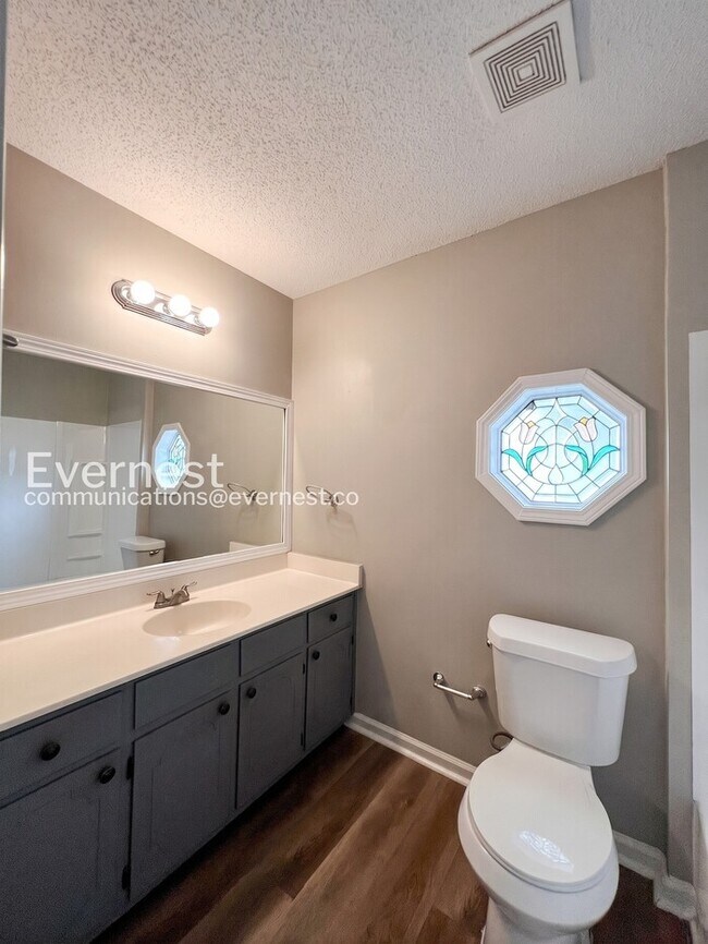 Building Photo - 3985 Fernway Dr