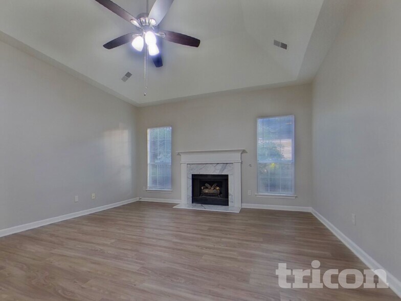 Building Photo - 101 Royal Crest Dr