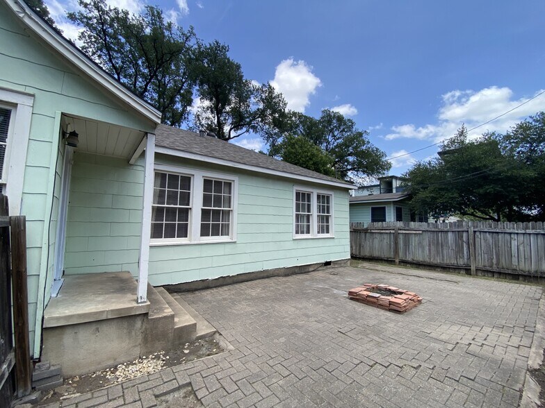 Building Photo - 3901 Willbert Rd