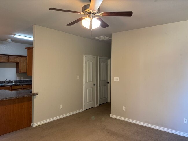 Building Photo - 3/2/1 on Quiet Street Near a Park!