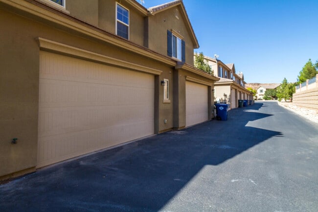 Building Photo - Beautiful Desert Hills Beauty!  Casitas at Hidden Valley! Price Reduced!