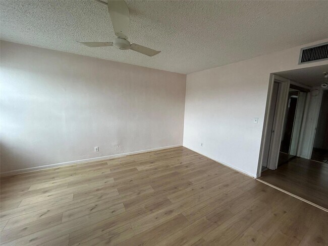Building Photo - 3301 Spanish Moss Terrace