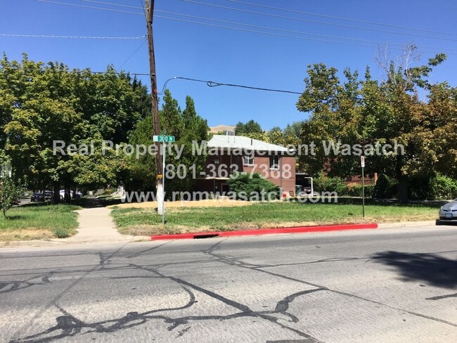 Building Photo - Check out This 2 Bedroom 1 Bathroom Salt L...