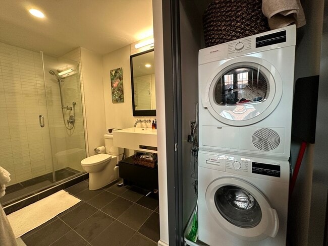 Building Photo - 319 A St