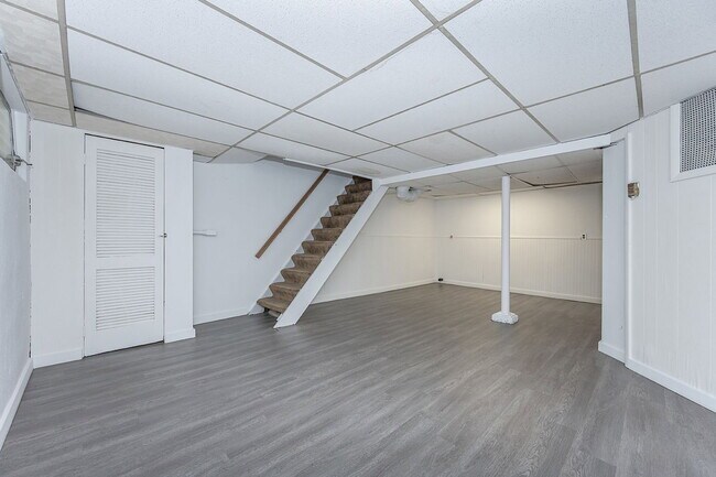Building Photo - 639 Probasco St