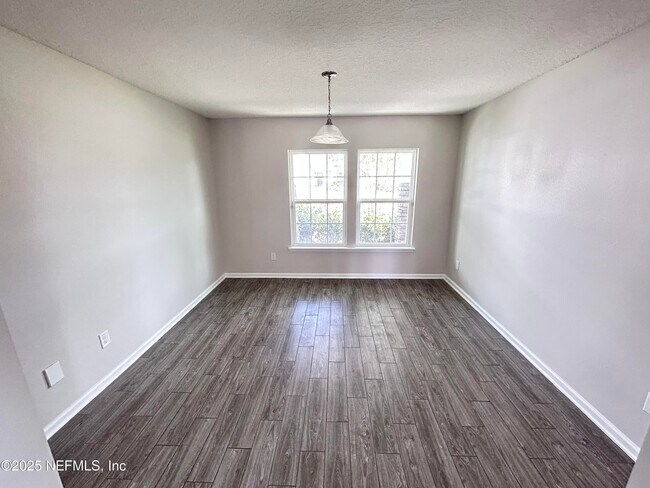 Building Photo - 102 Bluejack Ln