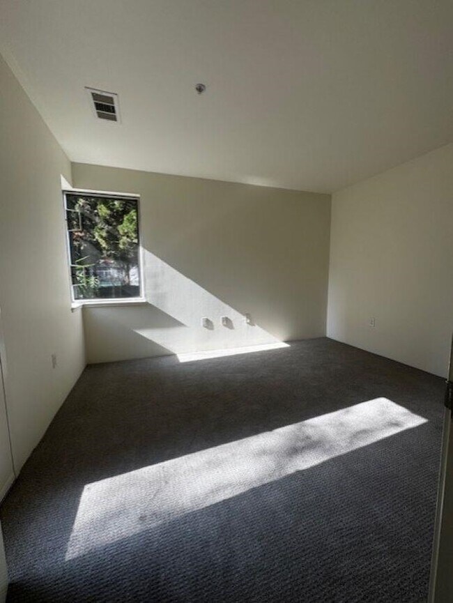 Building Photo - 42 Iron Horse Ln