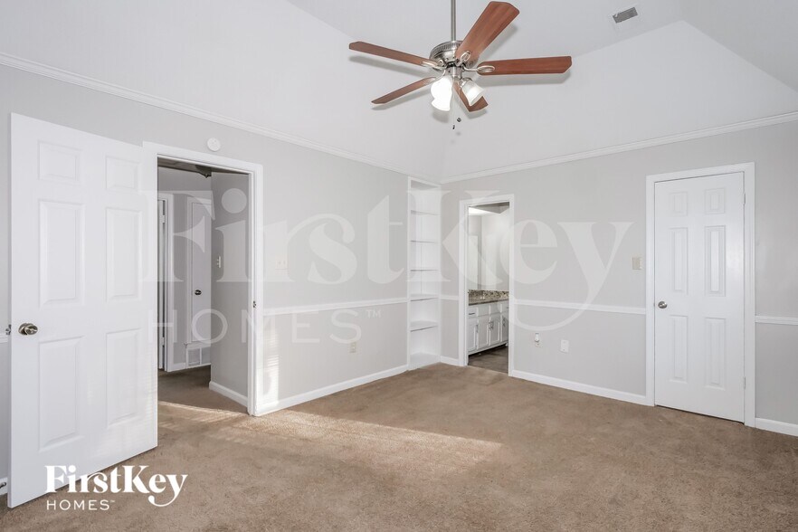 Building Photo - 4884 Walden Glen St