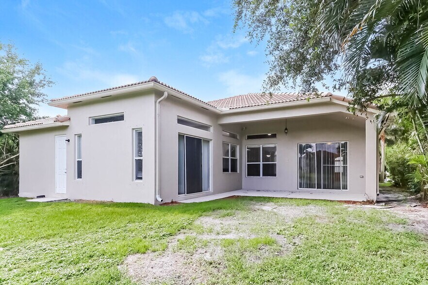 Building Photo - 1755 Palisades Dr
