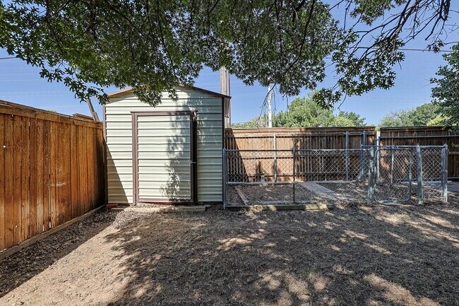 Building Photo - Spacious 3/2/2 near McCullough Park