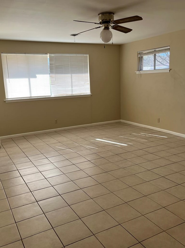 Building Photo - 612 Bluebonnet Dr