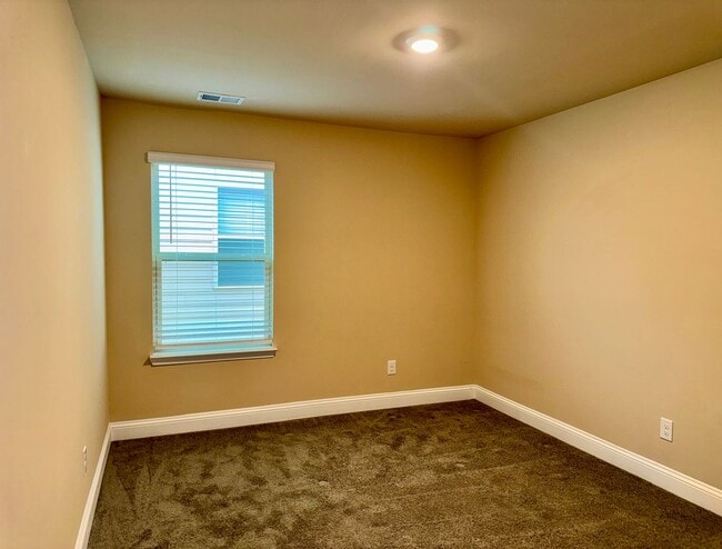 Building Photo - Almost New 4 Bed/2.5 Bath Home in Lovejoy!