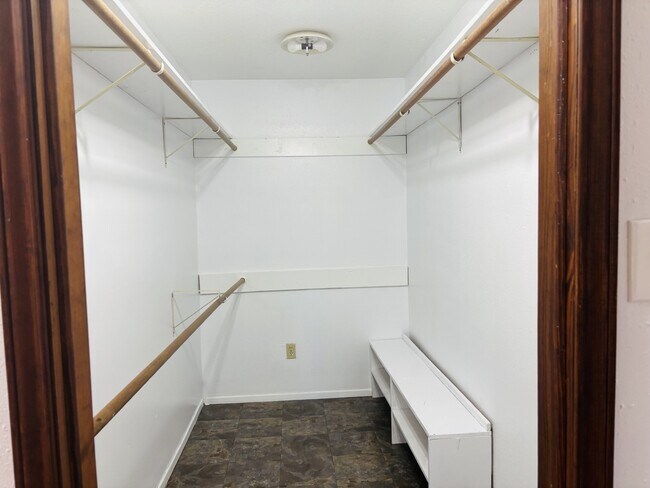 Building Photo - 9515 Water Park Ct