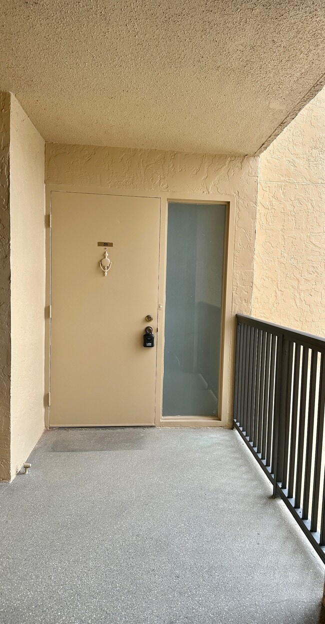 Building Photo - 2617 Cove Cay Dr