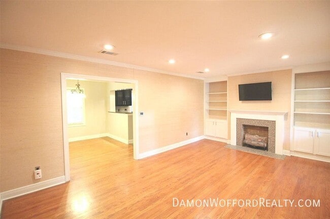 Building Photo - 125 River Park Dr