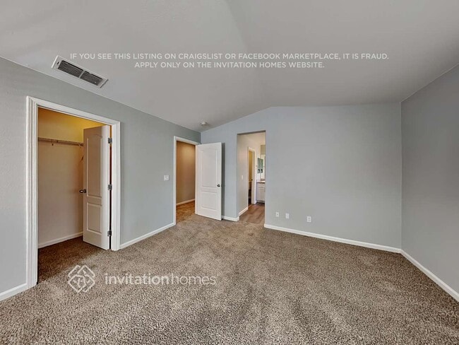 Building Photo - 2542 Huber Dr