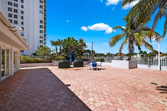 Building Photo - 5700 Collins Ave