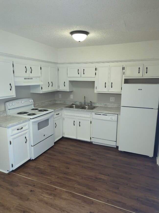 Building Photo - Coming Soon!  Secure this property TODAY!!!