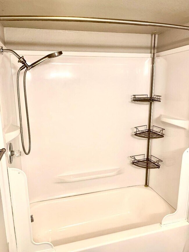 Building Photo - Spacious 4-Bedroom Home in Berkeley – Grea...