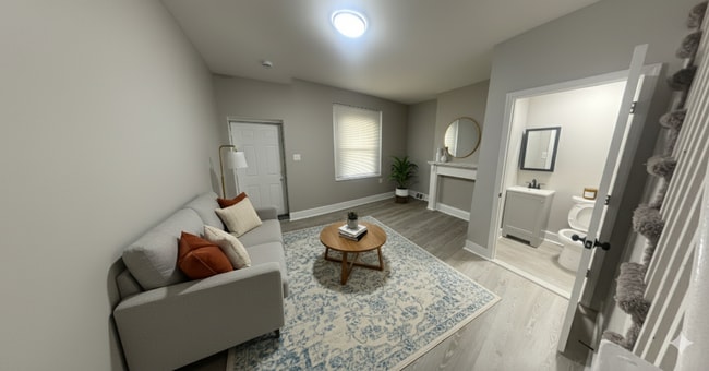 Building Photo - Newly Renovated 3 Bed, 1.5 Bath Townhouse ...