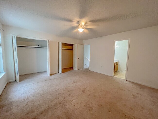 Building Photo - 17 Falcon Ridge Ln