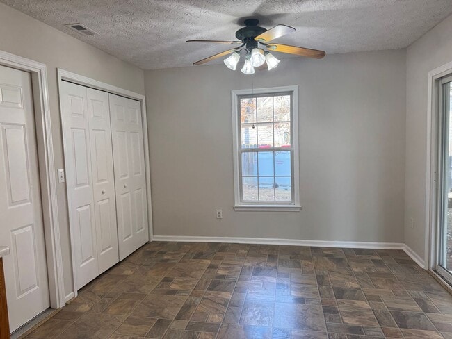 Building Photo - Beautiful home in Tucker Creek